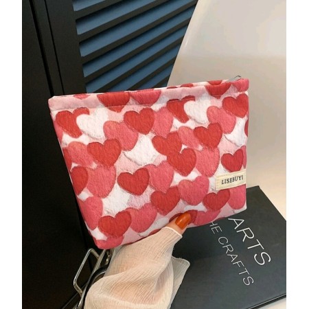Cosmetiquera cute de corazones