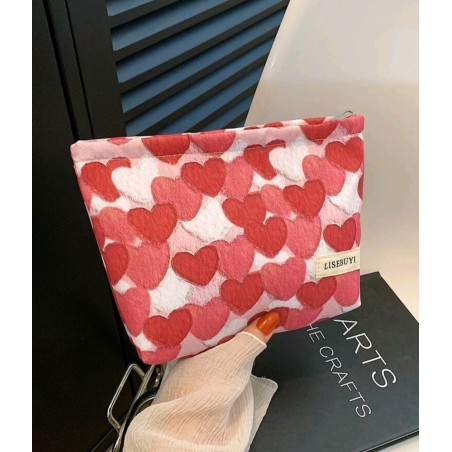 Cosmetiquera cute de corazones